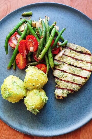 Kotelet pestokartofler bønnesalat
