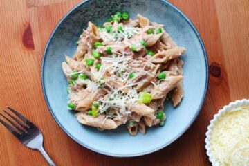 pasta tun parmesan ærter