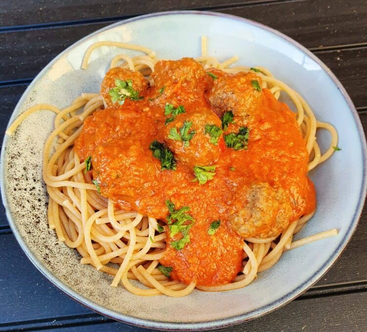 Kødboller i tomatsauce