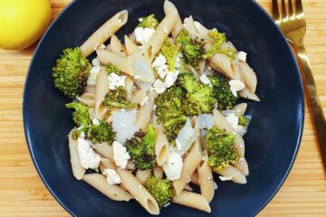 citronpasta med bagt broccoli feta