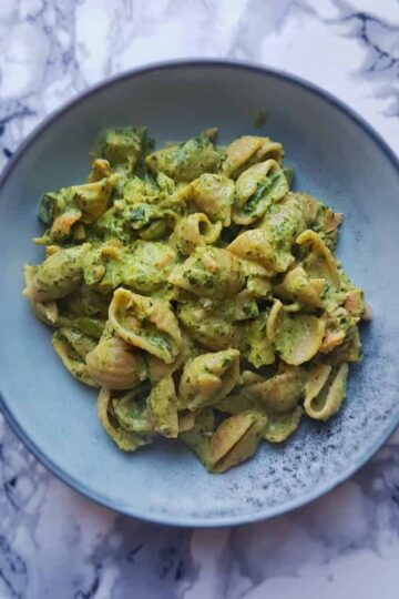 Pasta med laks og spinat