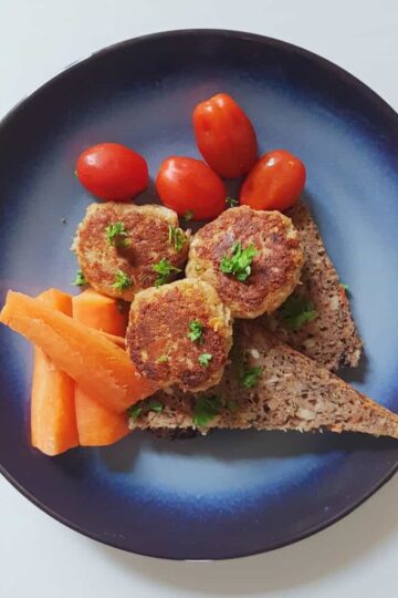Tunfrikadeller med rugbrød