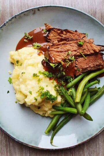 oksesteg med rodfrugtmos