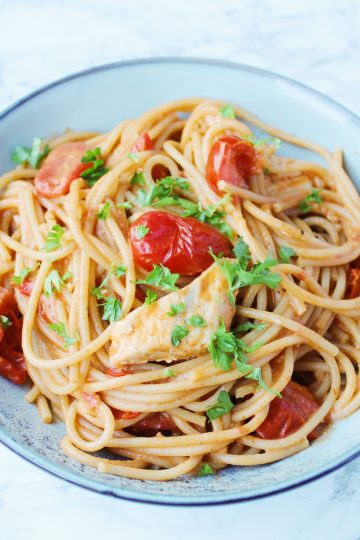 pasta i tomatpesto sauce