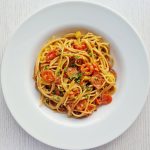 One pot pasta med pepperoni og soltørrede tomater
