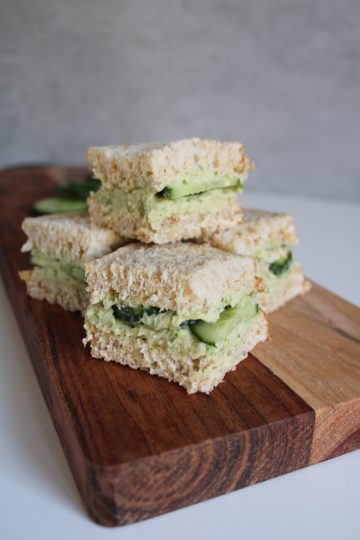 Sandwich med hummus og agurk