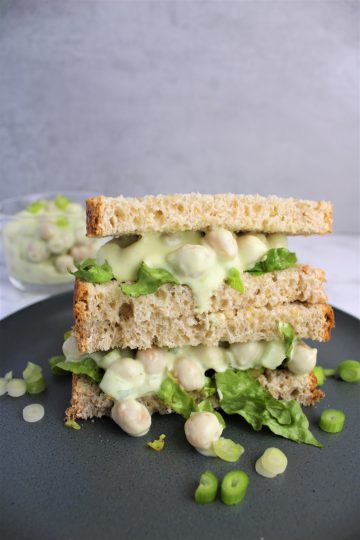 Kikærtesalat med avocado og forårsløg