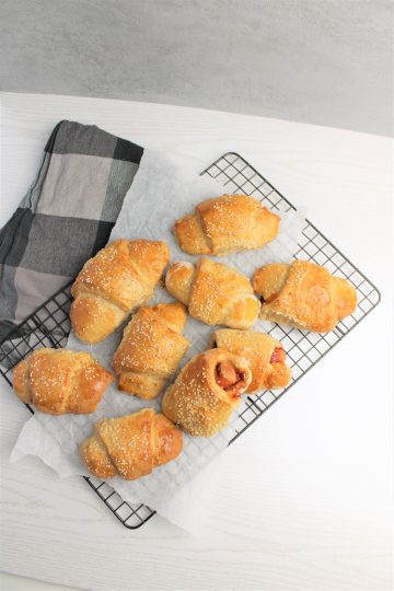 Grove pølsehorn med kyllingepølser og BBQ sauce