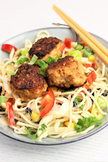 Kyllingefrikadeller med et asiatisk twist